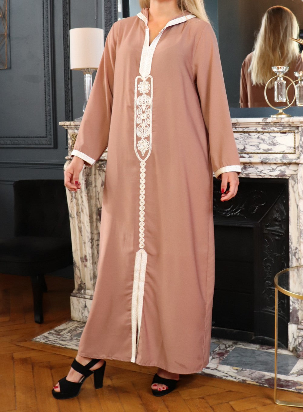 Djellaba marocaine brodée à capuche et manches longues pour femme - Couleur Camel